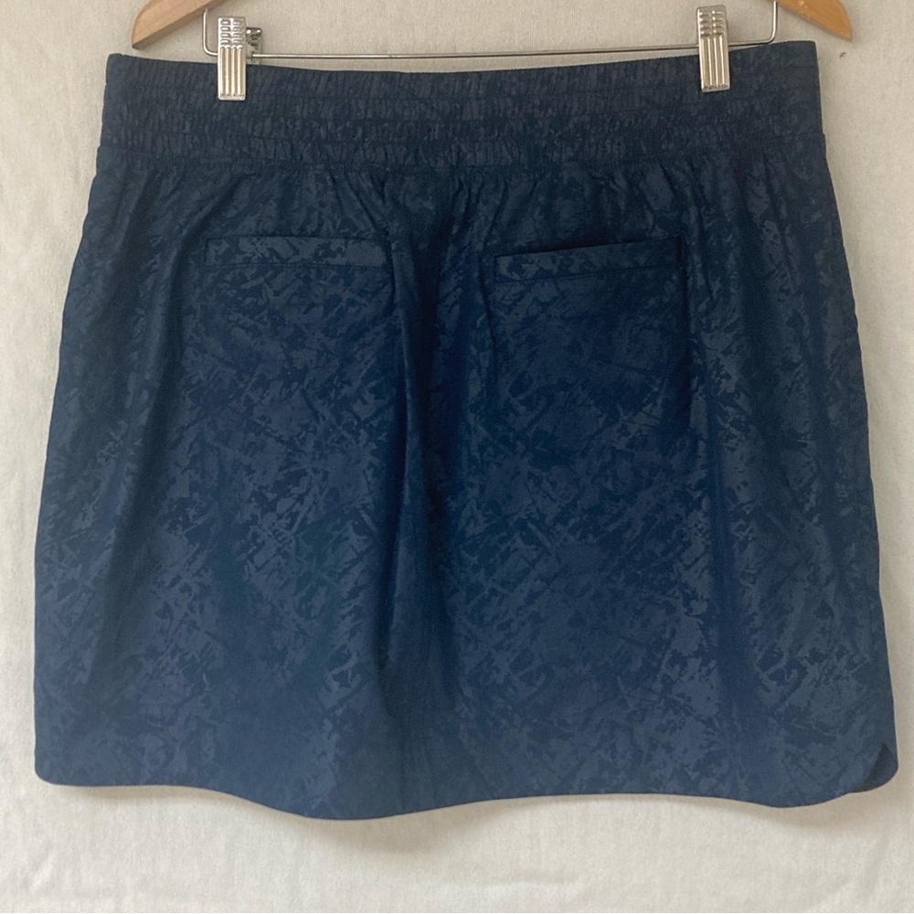 Orvis Women’s Embossed Pull on Skort Shattered Glass Blue Sz L - Picture 3 of 15